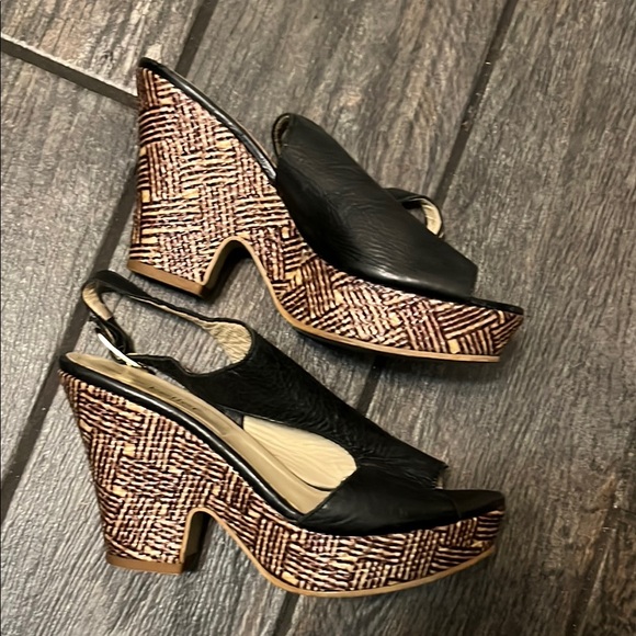 dee keller Shoes - Black leather platforms